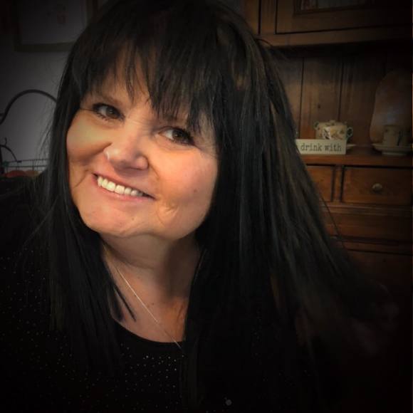 Meet your Posher, Deb - Picture 1 of 1